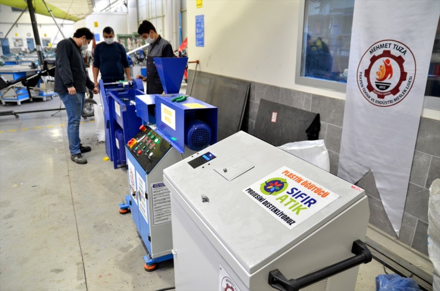 Meslek Liseliler Plastik Atıkları Paraya Dönüştürüyor