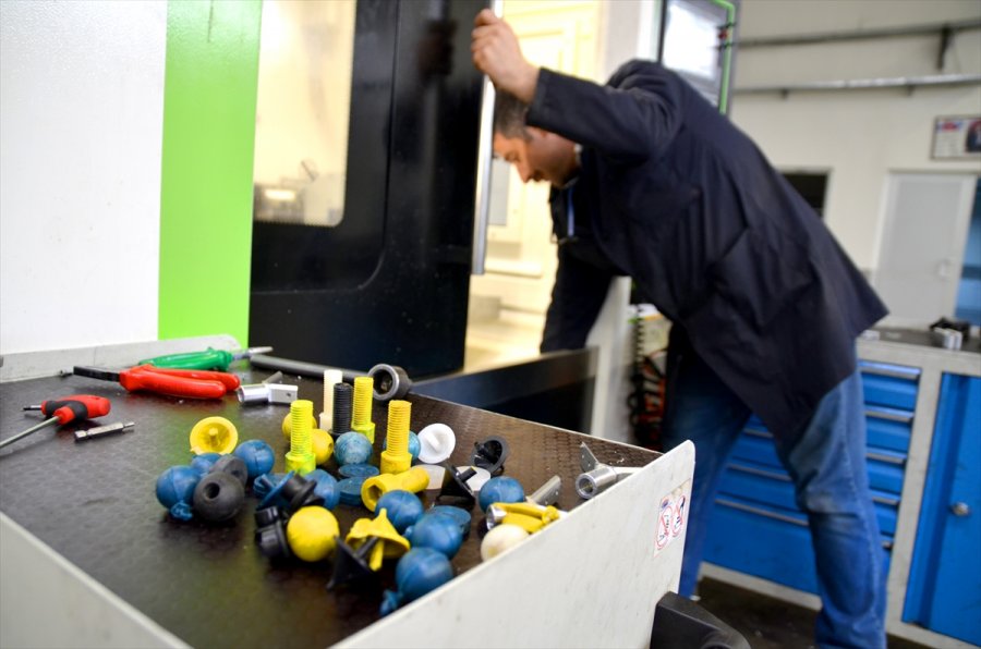 Meslek Liseliler Plastik Atıkları Paraya Dönüştürüyor