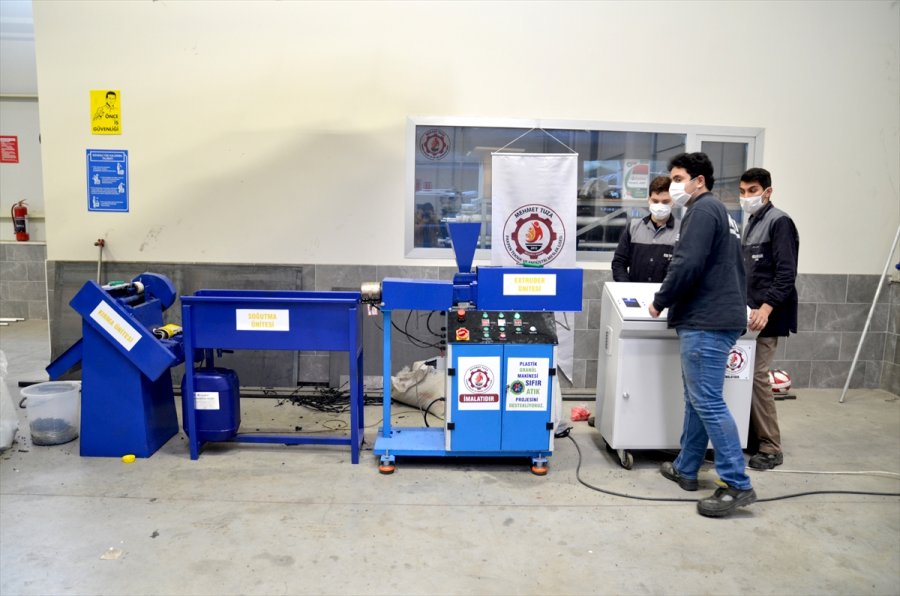 Meslek Liseliler Plastik Atıkları Paraya Dönüştürüyor