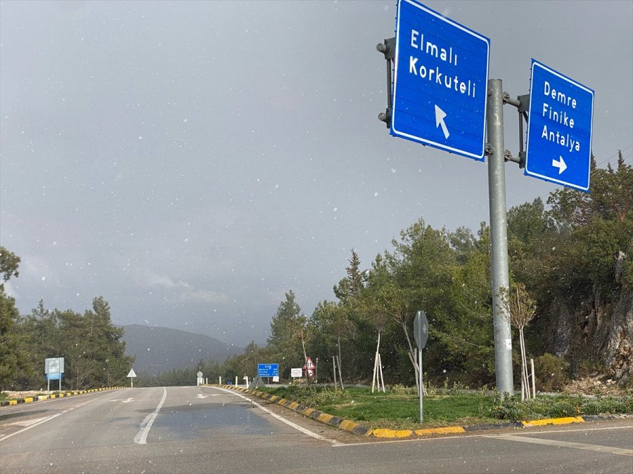 Antalya'nın Kaş İlçesine Kar Yağdı
