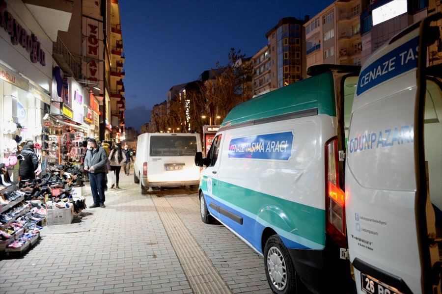 Eskişehir'de Karı Koca Ve 4 Yaşındaki Çocukları Evlerinde Bıçaklanmış Olarak Ölü Bulundu