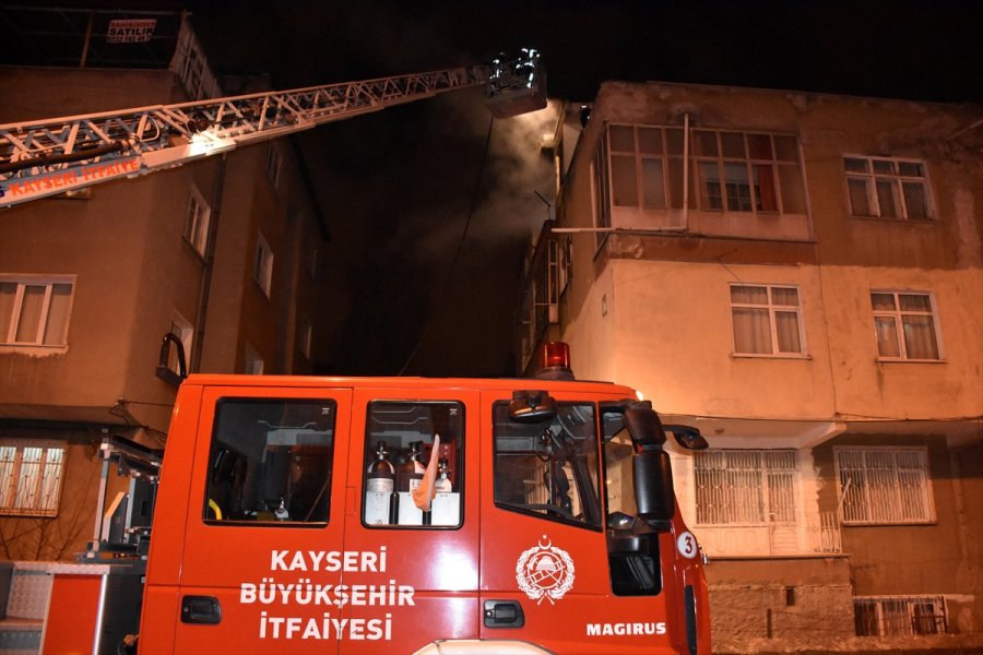 Kayseri'de Apartmanda Çıkan Yangında 1 Kişi Dumandan Etkilendi