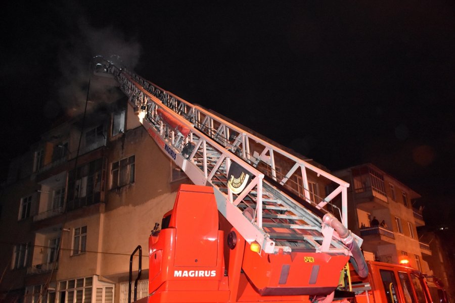 Kayseri'de Apartmanda Çıkan Yangında 1 Kişi Dumandan Etkilendi