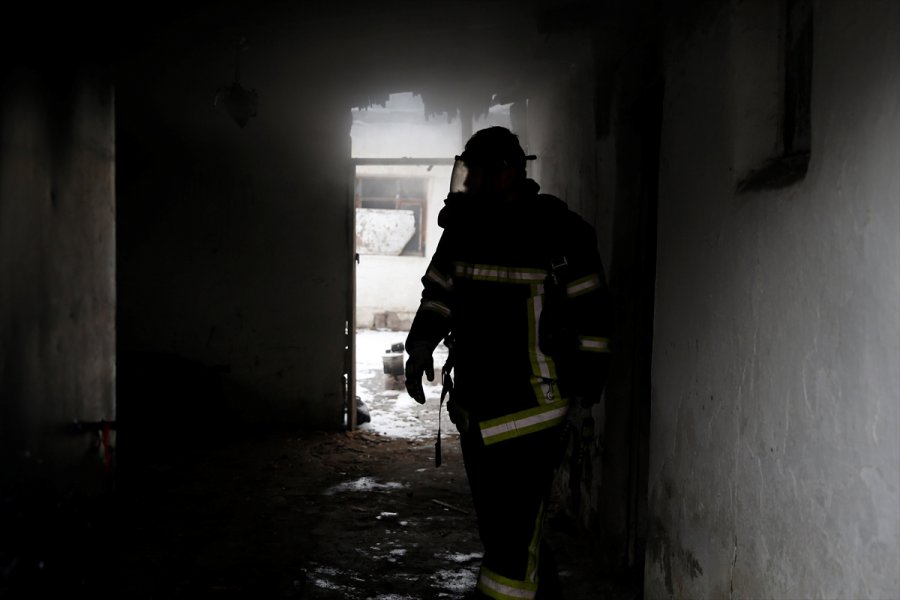 Kayseri'de Yangın Çıkan Metruk Evdeki 2 Köpek Kurtarıldı