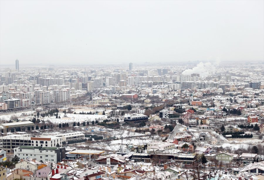 Konya'da Devam Eden Kar Yağışı Cadde Ve Sokakları Beyaza Bürüdü