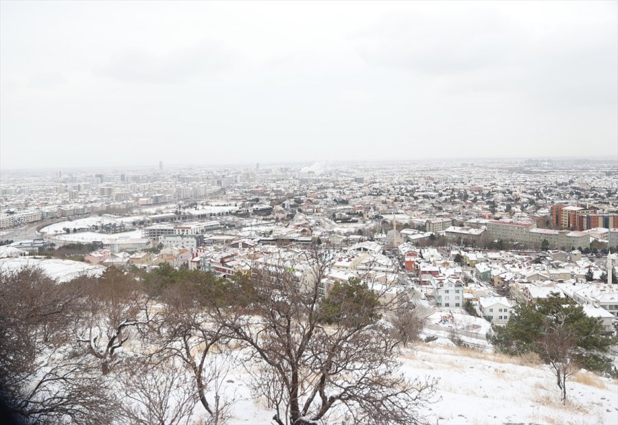 Konya'da Devam Eden Kar Yağışı Cadde Ve Sokakları Beyaza Bürüdü