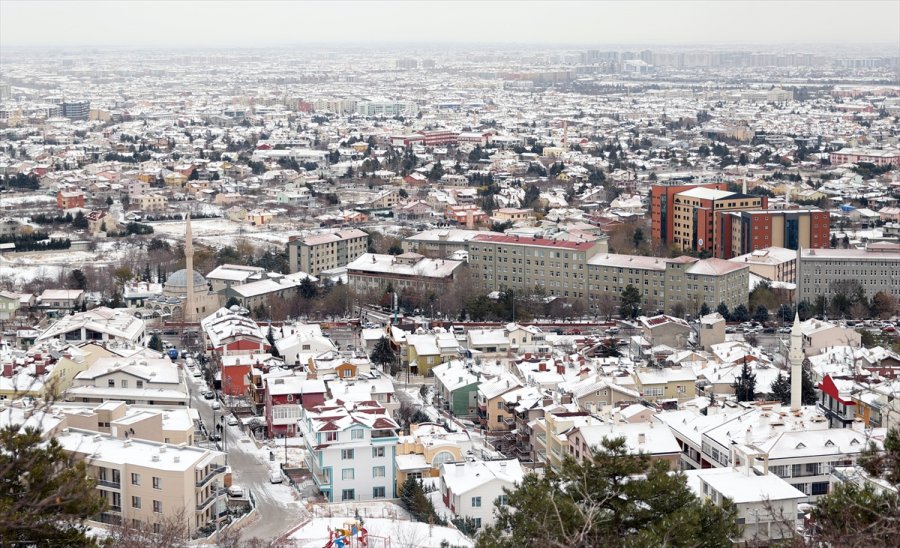 Konya'da Devam Eden Kar Yağışı Cadde Ve Sokakları Beyaza Bürüdü