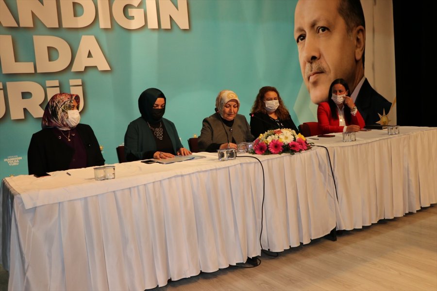 Niğde’de Ak Parti İl Kadın Kolları 6. Olağan Kongresi Yapıldı