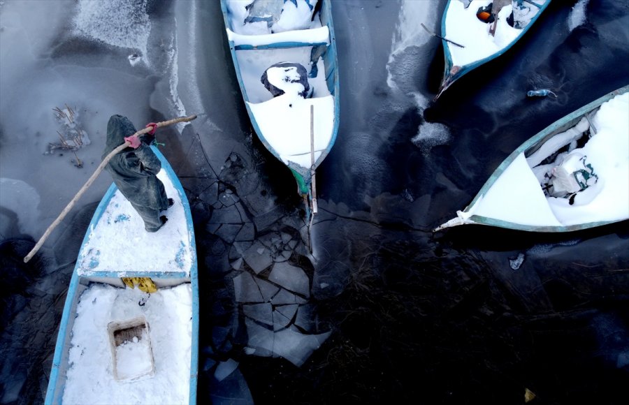 Beyşehir Gölü'nün Kıyı Kesimleri Buz Tuttu