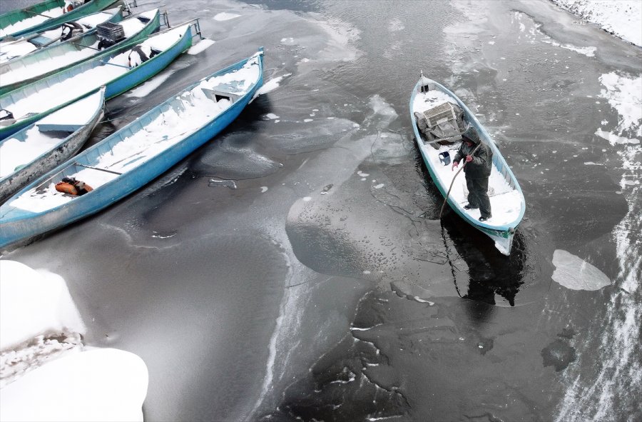 Beyşehir Gölü'nün Kıyı Kesimleri Buz Tuttu
