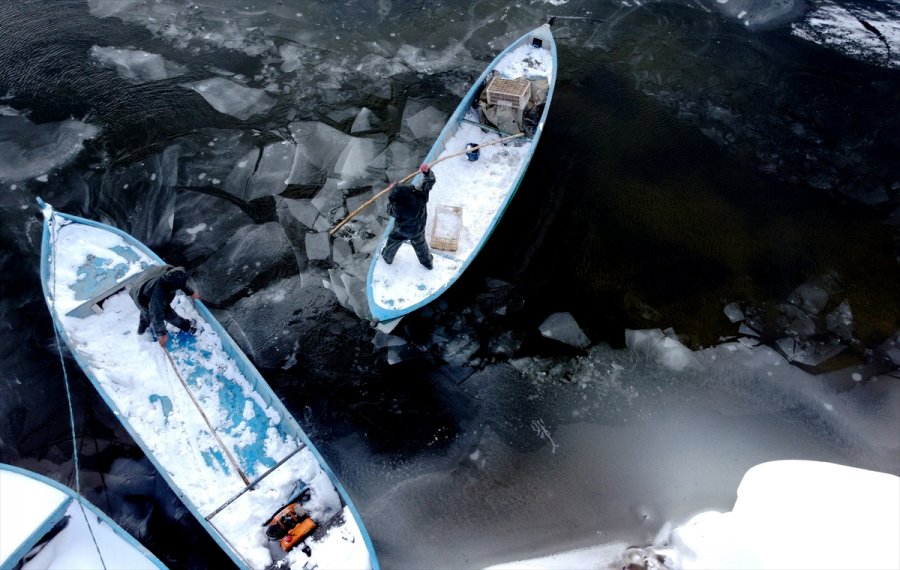 Beyşehir Gölü'nün Kıyı Kesimleri Buz Tuttu