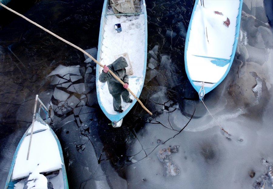 Beyşehir Gölü'nün Kıyı Kesimleri Buz Tuttu