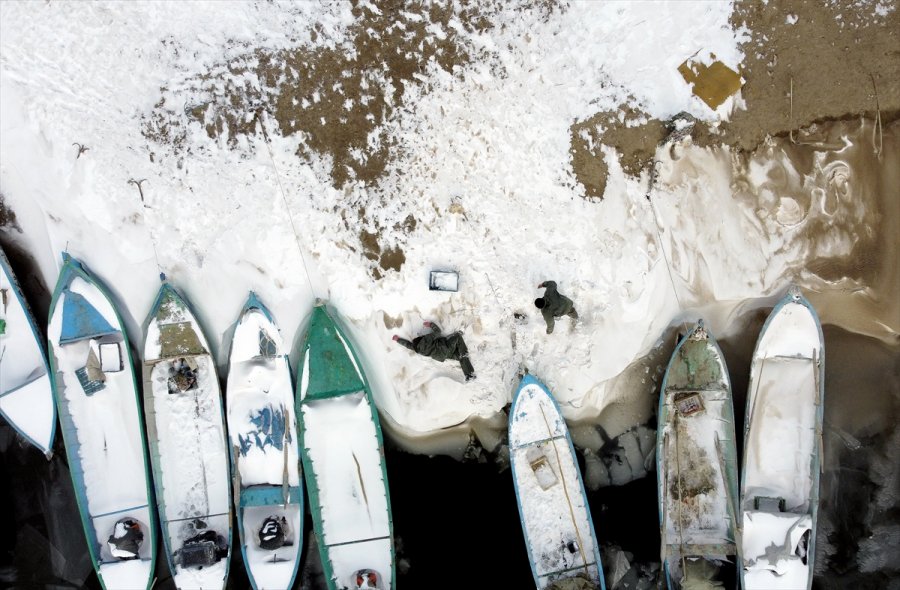 Beyşehir Gölü'nün Kıyı Kesimleri Buz Tuttu