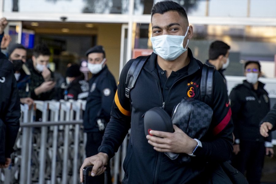 Galatasaray Kafilesi Antalya'ya Geldi