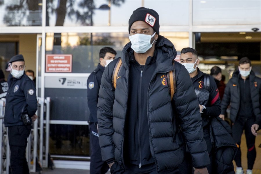 Galatasaray Kafilesi Antalya'ya Geldi