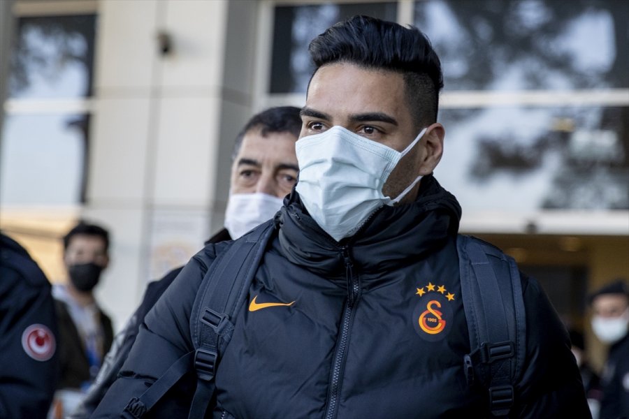 Galatasaray Kafilesi Antalya'ya Geldi