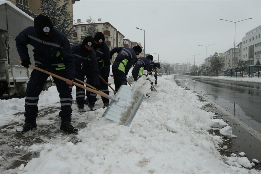 İç Anadolu'da Ulaşıma Kar Engeli
