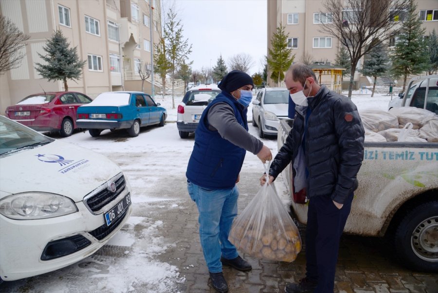 Kahramankazan’da İhtiyaç Sahiplerine 40 Ton Patates Dağıtıldı