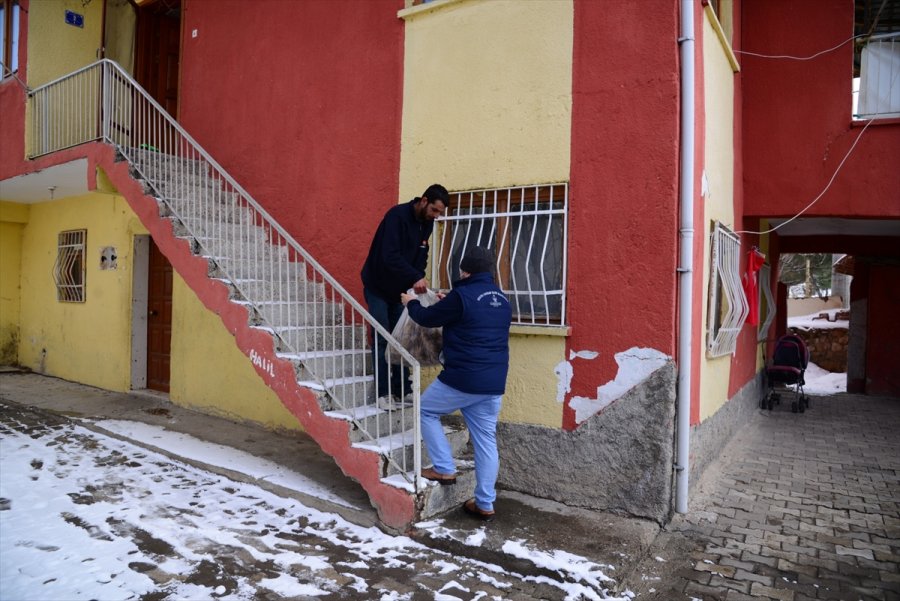 Kahramankazan’da İhtiyaç Sahiplerine 40 Ton Patates Dağıtıldı