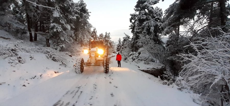 Mersin Ve Adana'da Kar Yağışı Etkili Oluyor
