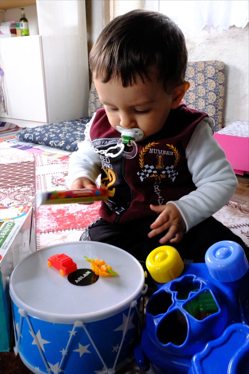 Mersin'de Yaşayan Zihinsel Engelli Çiftin Bebeğine Sürpriz Doğum Günü Kutlaması