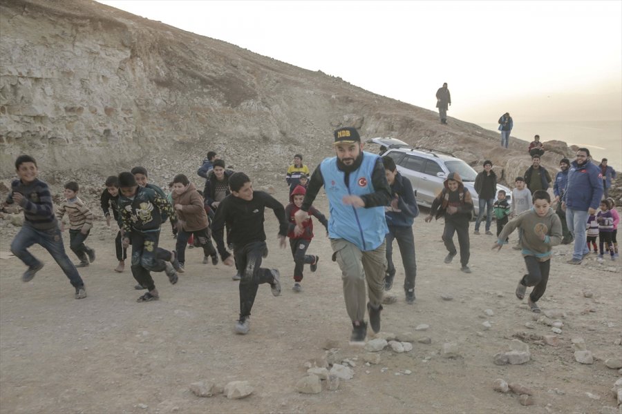 Türkiye Diyanet Vakfı Yetim Kamplarındaki Yaklaşık 1500 Çocuğun İhtiyaçlarını Karşılıyor