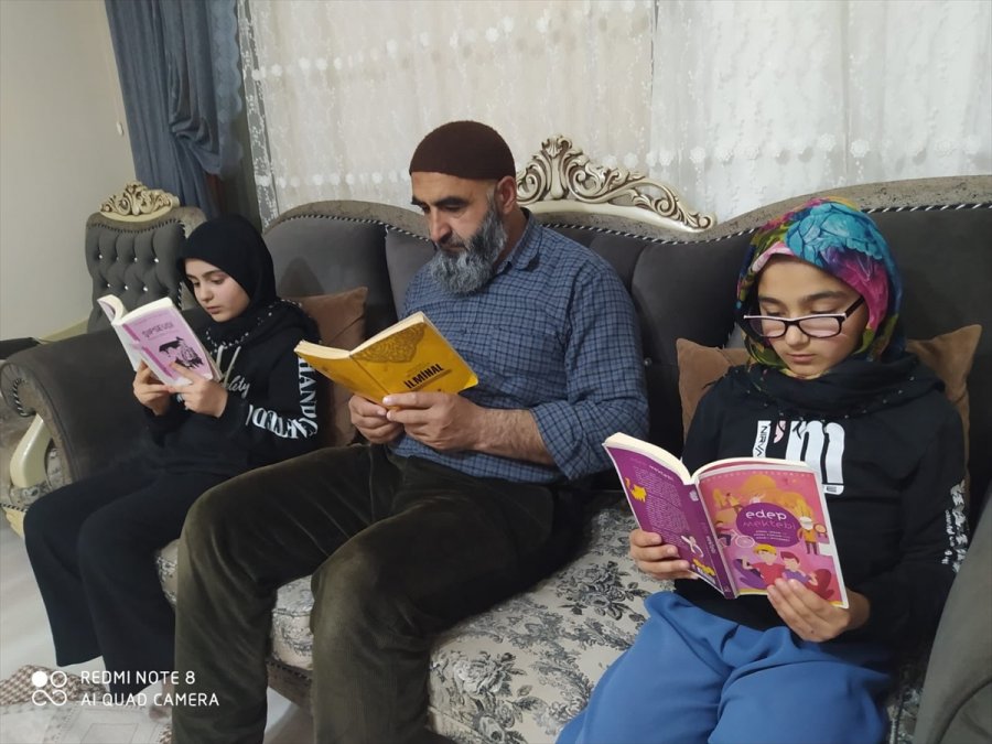 Aksaray'da Kitap Okuma Etkinliğine Yoğun İlgi