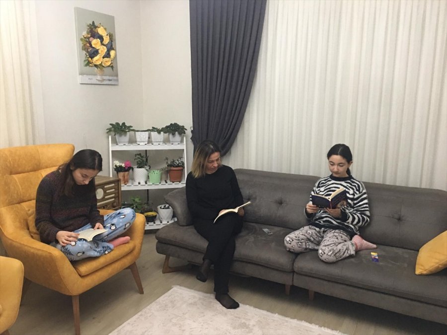 Aksaray'da Kitap Okuma Etkinliğine Yoğun İlgi