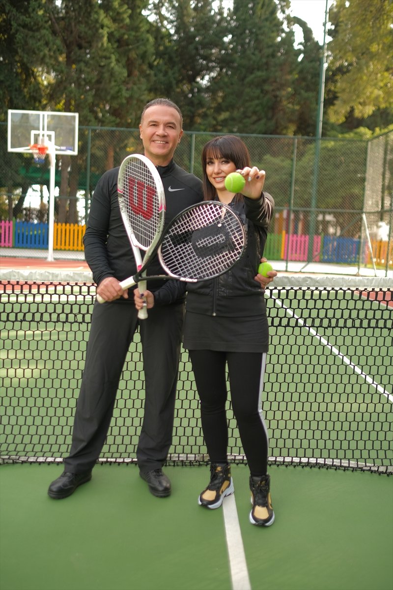 Güncelleme - Antalya'da Evlerinde Ölü Bulunan Doktorun, Diyetisyen Eşini Silahla Öldürdükten Sonra İntihar Ettiği Belirlendi