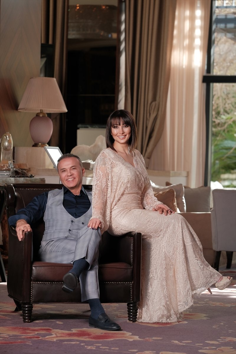 Güncelleme - Antalya'da Evlerinde Ölü Bulunan Doktorun, Diyetisyen Eşini Silahla Öldürdükten Sonra İntihar Ettiği Belirlendi