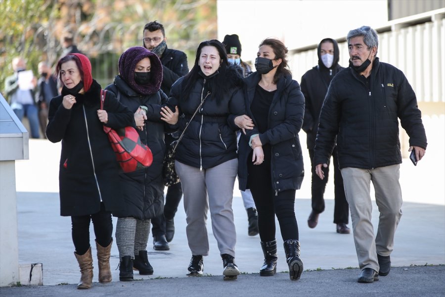 Antalya'da Evlerinde Ölü Bulunan Doktorun Diyetisyen Eşini Silahla Öldürdükten Sonra İntihar Ettiği Belirlendi