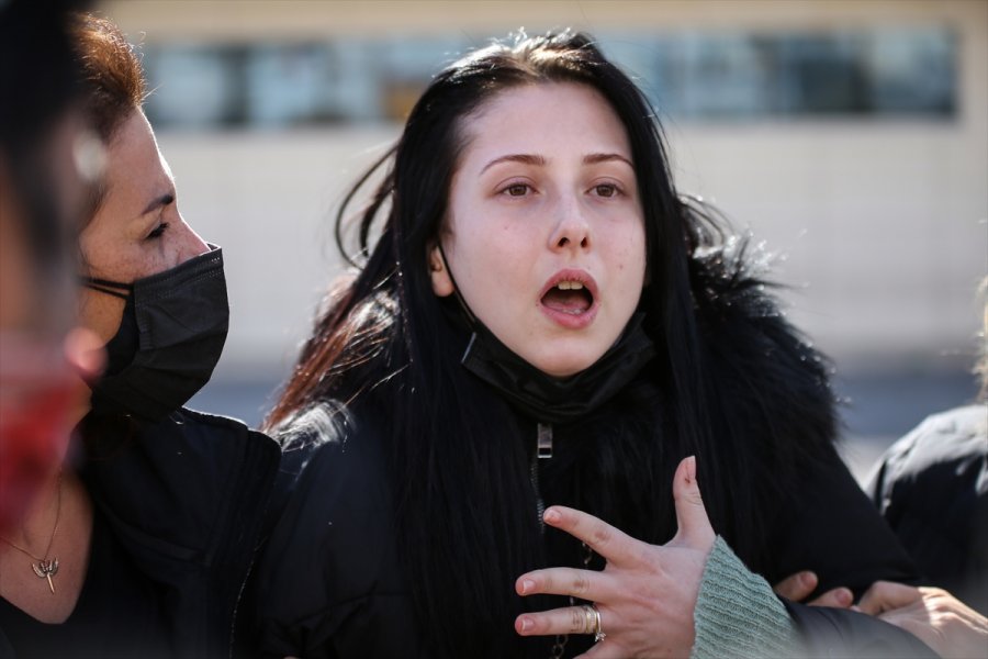 Antalya'da Evlerinde Ölü Bulunan Doktorun Diyetisyen Eşini Silahla Öldürdükten Sonra İntihar Ettiği Belirlendi