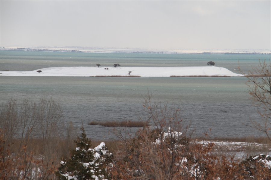 Beyşehir Gölü'ndeki Adalar Beyaza Büründü