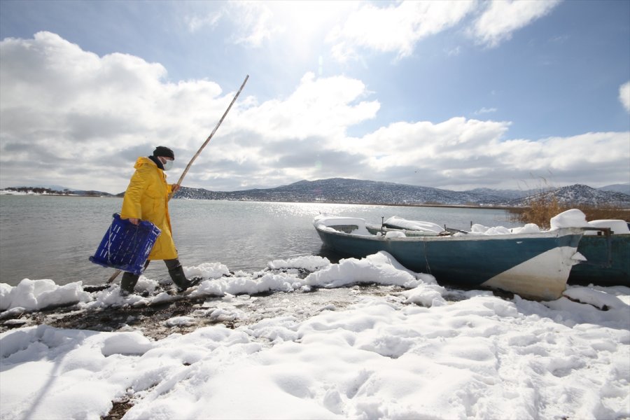 Beyşehir Gölü'ndeki Adalar Beyaza Büründü