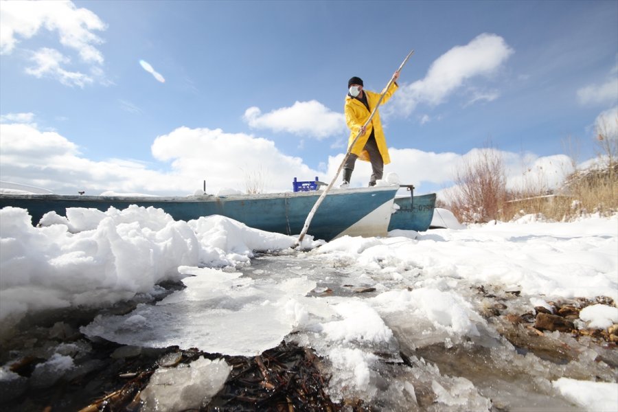 Beyşehir Gölü'ndeki Adalar Beyaza Büründü