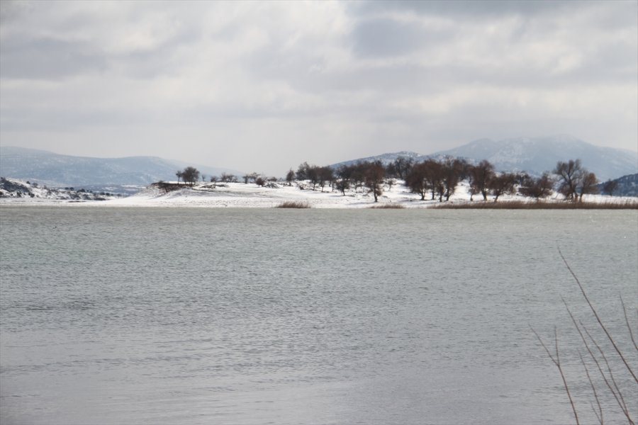 Beyşehir Gölü'ndeki Adalar Beyaza Büründü
