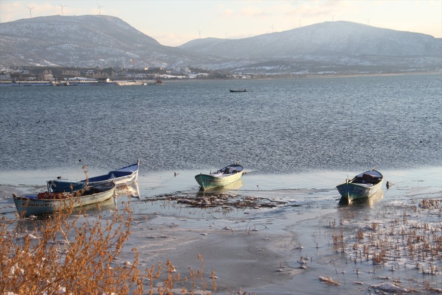 Beyşehir Gölü'ndeki Adalar Beyaza Büründü