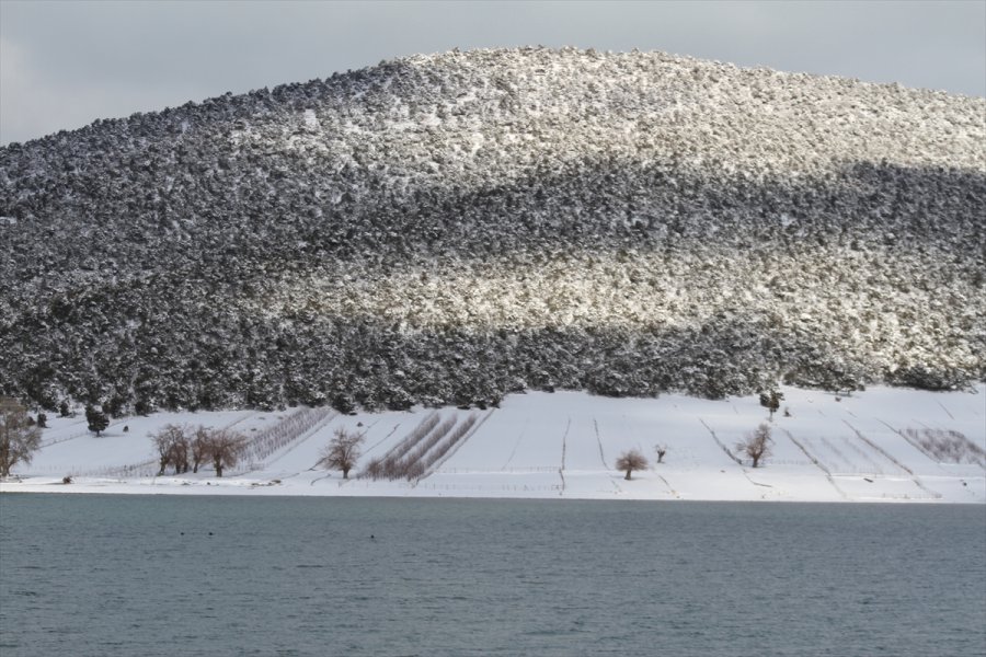 Beyşehir Gölü'ndeki Adalar Beyaza Büründü
