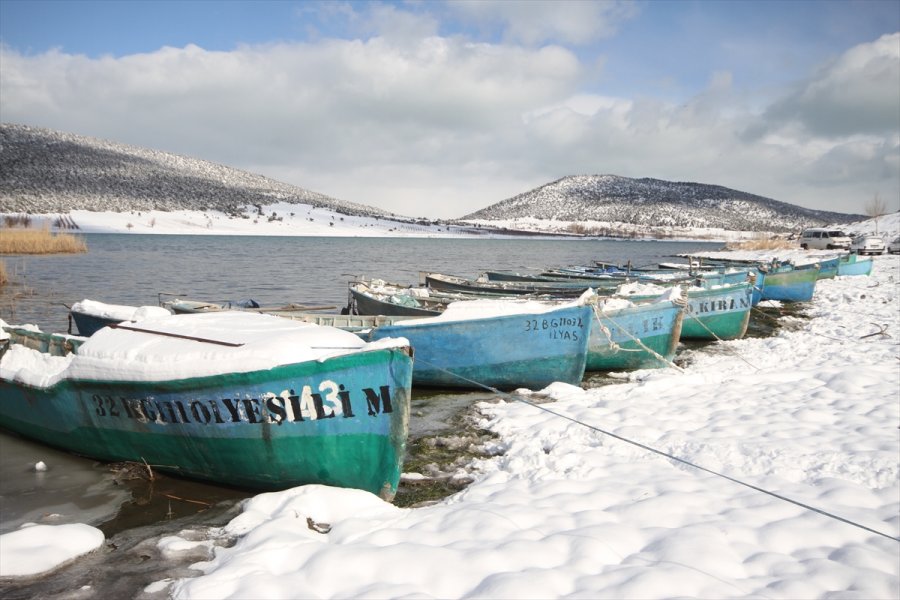 Beyşehir Gölü'ndeki Adalar Beyaza Büründü