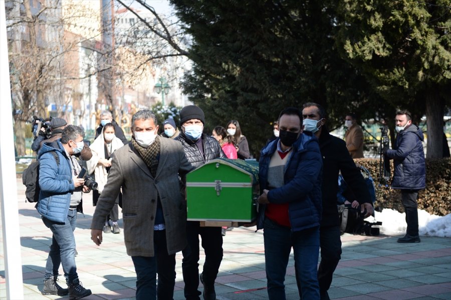 Eskişehir'de Evlerinde Eşiyle Ölü Bulunan Baba İle Oğlunun Güvenlik Kamerası Görüntüleri Ortaya Çıktı