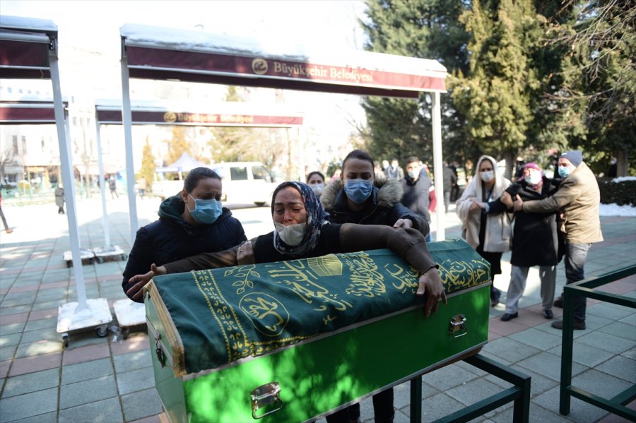 Eskişehir'de Evlerinde Eşiyle Ölü Bulunan Baba İle Oğlunun Güvenlik Kamerası Görüntüleri Ortaya Çıktı