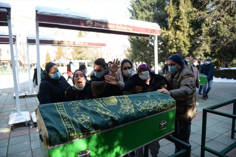 Eskişehir'de Evlerinde Eşiyle Ölü Bulunan Baba İle Oğlunun Güvenlik Kamerası Görüntüleri Ortaya Çıktı