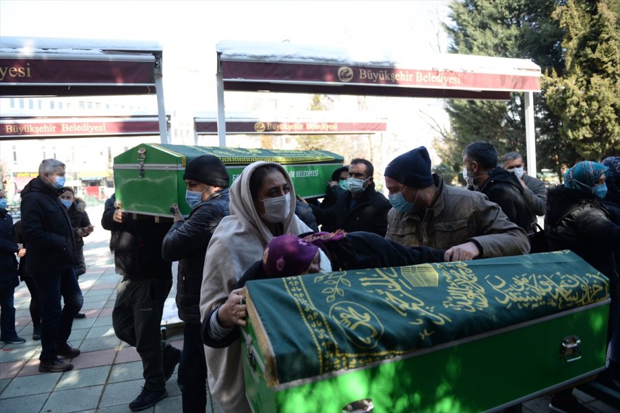 Eskişehir'de Evlerinde Eşiyle Ölü Bulunan Baba İle Oğlunun Güvenlik Kamerası Görüntüleri Ortaya Çıktı