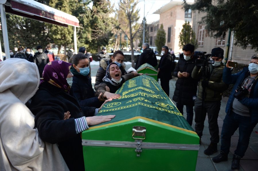 Eskişehir'de Evlerinde Eşiyle Ölü Bulunan Baba İle Oğlunun Güvenlik Kamerası Görüntüleri Ortaya Çıktı