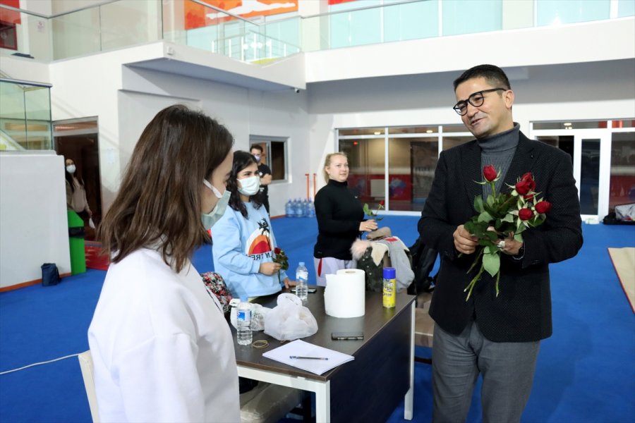 Kadın Ritmik Cimnastik Grup Milli Takımı'nın Mersin Kampı Devam Ediyor