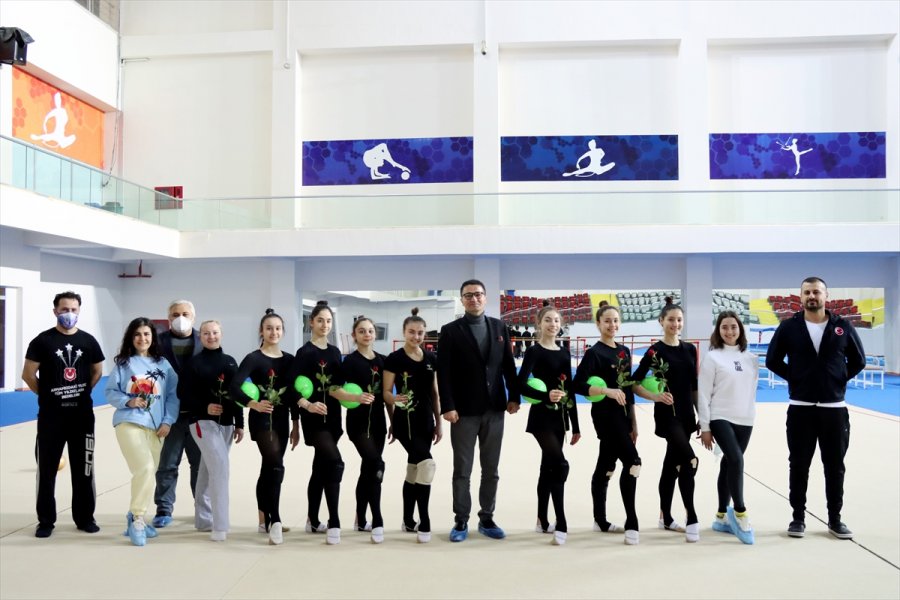 Kadın Ritmik Cimnastik Grup Milli Takımı'nın Mersin Kampı Devam Ediyor