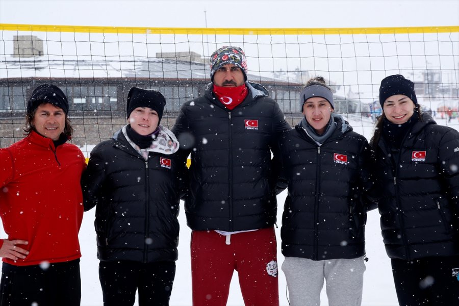 Kar Voleybolu Kadın Milli Takımı'nın Hedefi Avrupa'da Şampiyonluk