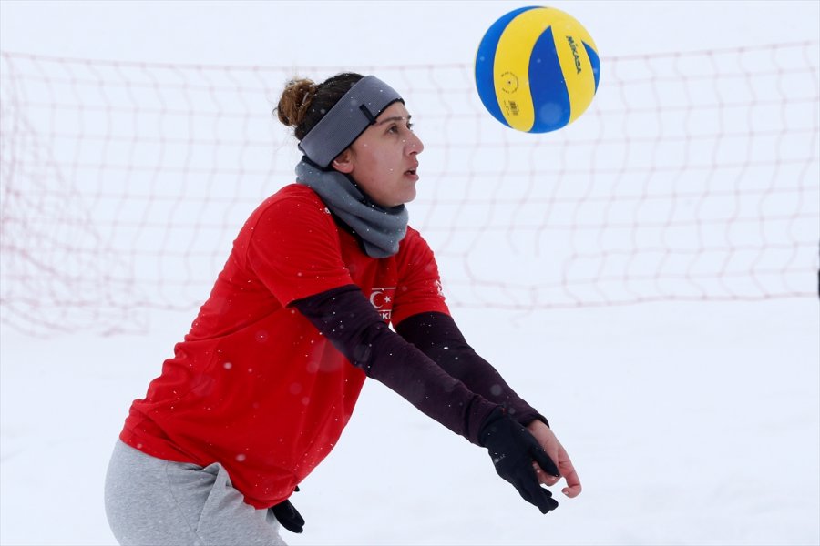 Kar Voleybolu Kadın Milli Takımı'nın Hedefi Avrupa'da Şampiyonluk