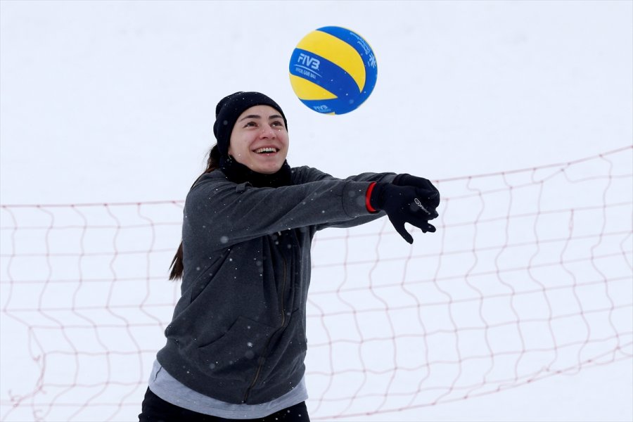 Kar Voleybolu Kadın Milli Takımı'nın Hedefi Avrupa'da Şampiyonluk