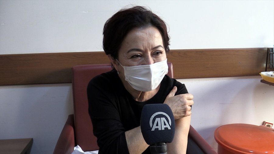 Sağlık Çalışanlarından Kovid-19 Aşısı Yaptıranlara 